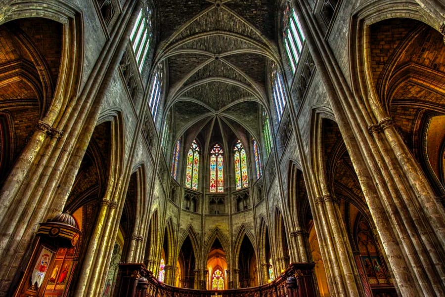 Ultra-complex architectural design in the Saint Paul Cathedral is artistic to the next level. 